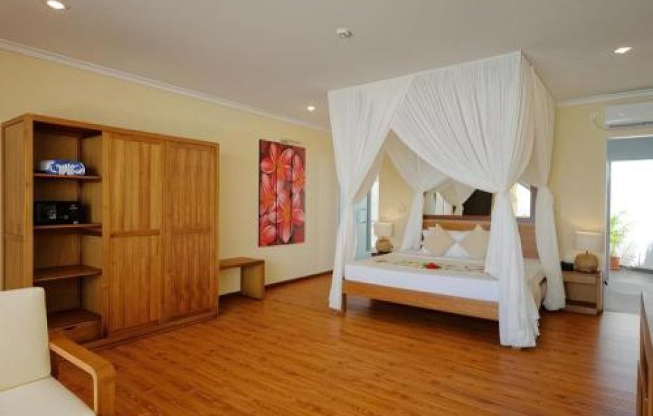 Superior Beach Bungalow