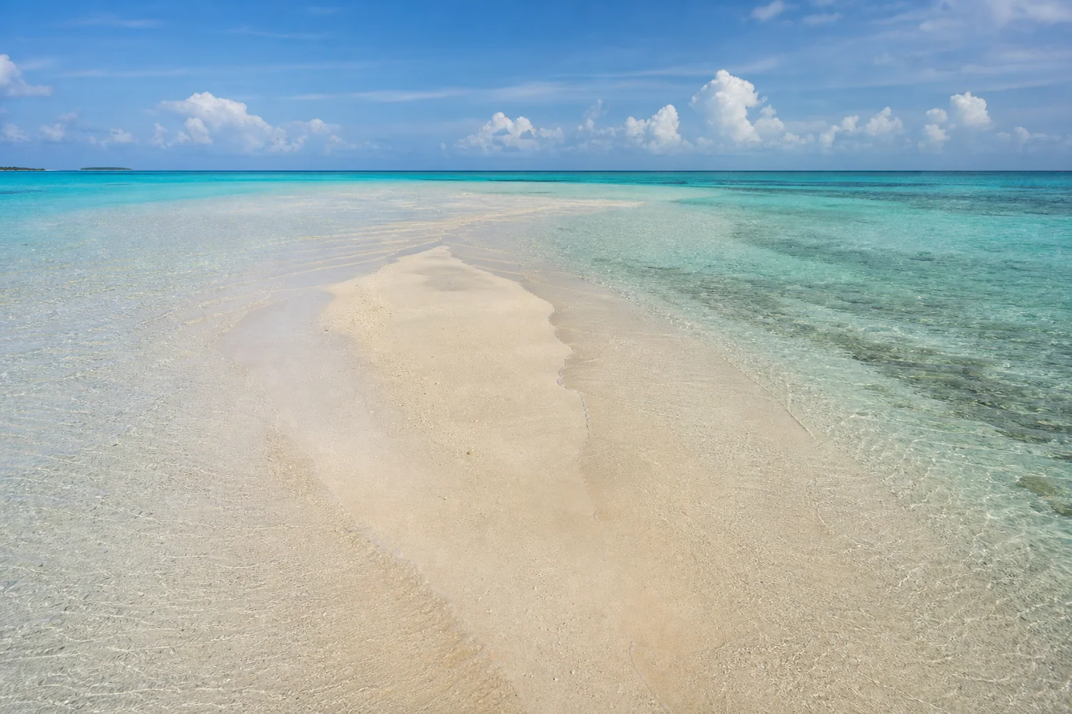 Low-tide sandbank at the western end of Fulhadhoo